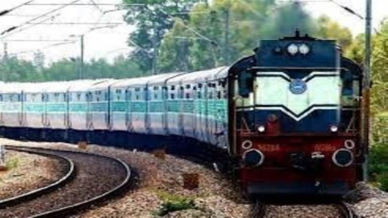 ज्वालापुर कोतवाली क्षेत्र में मामूली बात पर घर से नाराज होकर आए नाबालिग भाई-बहन ने ट्रेन के आगे कुदकर अपनी जान दे दी।