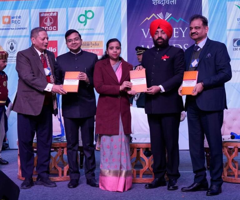राज्यपाल लेफ्टिनेंट जनरल गुरमीत सिंह (से नि) ने मधुबन होटल में वैली ऑफ वर्ड्स, इंटरनेशनल लिटरेचर एंड आर्ट फेस्टिवल के 7वें संस्करण का शुभारंभ किया।