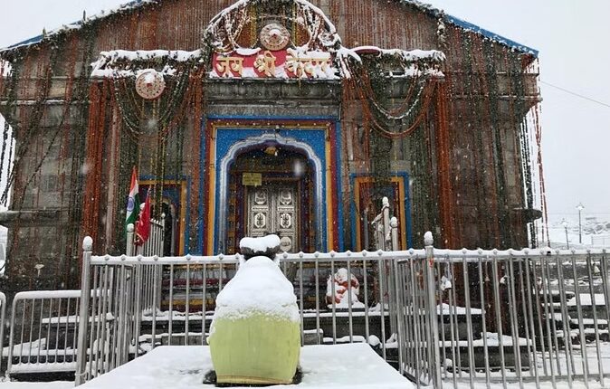 केदारनाथ में हेलिकॉप्टर टिकट को लेकर एक यात्री की हेली कंपनी के कर्मचारियों से मारपीट