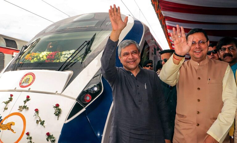 vande bharat train dehradun