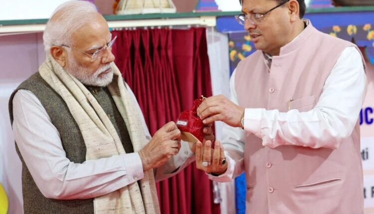 उत्तराखंड की 5 सीटों पर कमल खिलता देख सूबे के मुखिया फूले नहीं समाए और पीएम नरेंद्र मोदी को लेकर बड़ी बात कह दी।