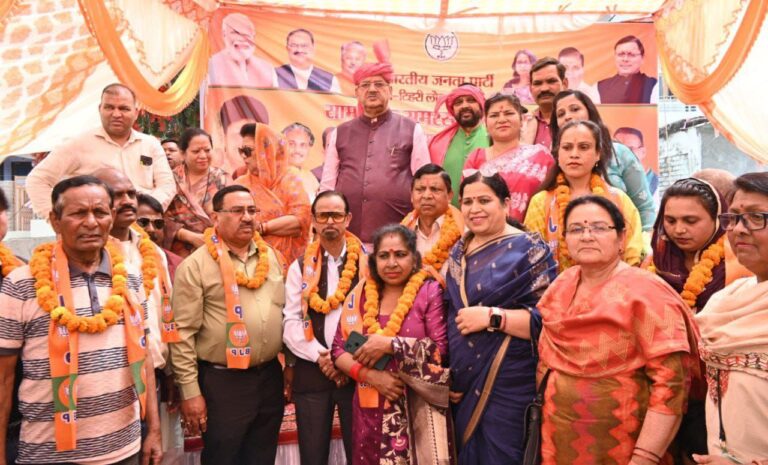 लोकसभा चुनाव प्रचार अभियान के तहत मसूरी विधानसभा में हुआ सामाजिक समरसता सम्मेलन, वाल्मीकि समाज के सैकडो लोगो ने ली बीजेपी की सदस्यता