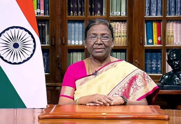 राष्ट्रपति दौरे को लेकर चल रही फुल फ्लीट रिहर्सल के दौरान एक कार 3 गाडि़यों से टकरा गई।