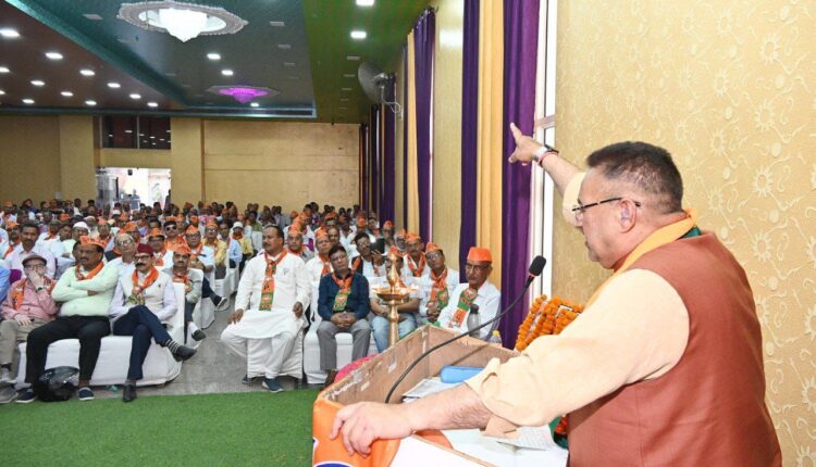 कैबिनेट मंत्री गणेश जोशी ने भाजपा सेवानिवृत्त कर्मचारी प्रकोष्ठ उत्तराखण्ड द्वारा आयोजित सम्मेलन को संबोधित किया।