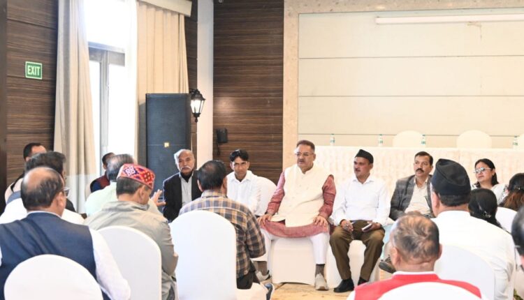 कैबिनेट मंत्री गणेश जोशी ने मसूरी में लोकसभा चुनाव के दृष्टिगत आगामी प्रस्तावित कार्यक्रमों की तैयारियों के संबंध में बैठक की।