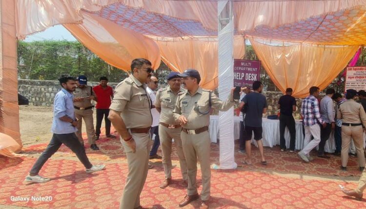 चारधाम यात्रा के दृष्टिगत एसएसपी देहरादून द्वारा ऋषिकेश क्षेत्र में बनाये गए रजिस्ट्रेशन चैकिंग सेन्टर का किया आकस्मिक निरीक्षण