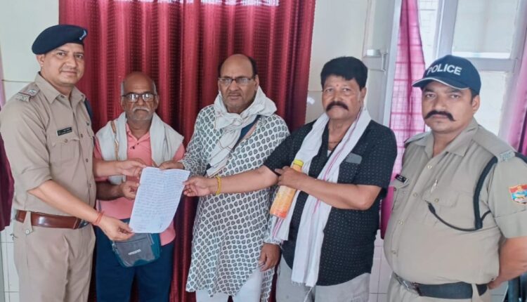 सोनभद्र उत्तर प्रदेश से चारधाम यात्रा कर लौटे 54 यात्रियों(40 महिलाए एवं 14 पुरुष) व महाराष्ट्र से 02 धामो के दर्शन कर लौटे 03 सदस्यीय दल ने कहा THANK YOU दून पुलिस