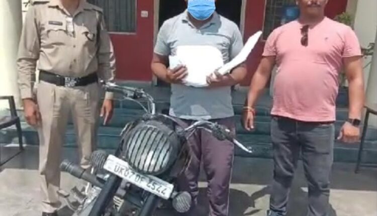 लूट की घटना को अजांम देने वाले शातिर अभियुक्त को दून पुलिस ने किया गिरफ्तार