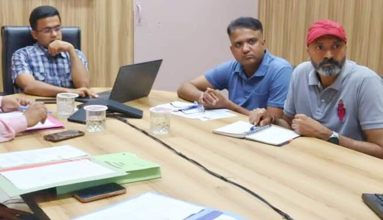 "चमोली जनपद में हेलीपैड निर्माण कार्य: यात्रा को सुगम बनाते हुए प्रगति समीक्षा"