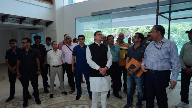 मुख्यमंत्री पुष्कर सिंह धामी ने नई दिल्ली स्थित "उत्तराखण्ड निवास" के निर्माणाधीन भवन का निरीक्षण किया