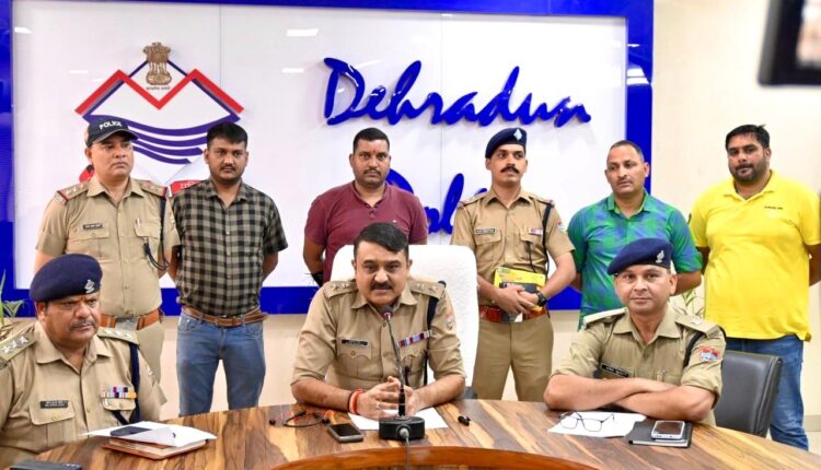 पटेलनगर क्षेत्र में हुए तिहरे हत्याकांड का दून पुलिस ने किया खुलासा