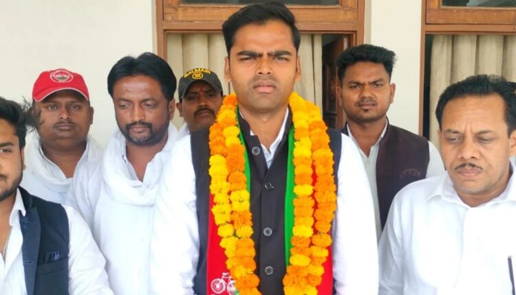 UP Lok Sabha Result: देश के सबसे युवा सांसद बने पुष्पेंद्र सरोज