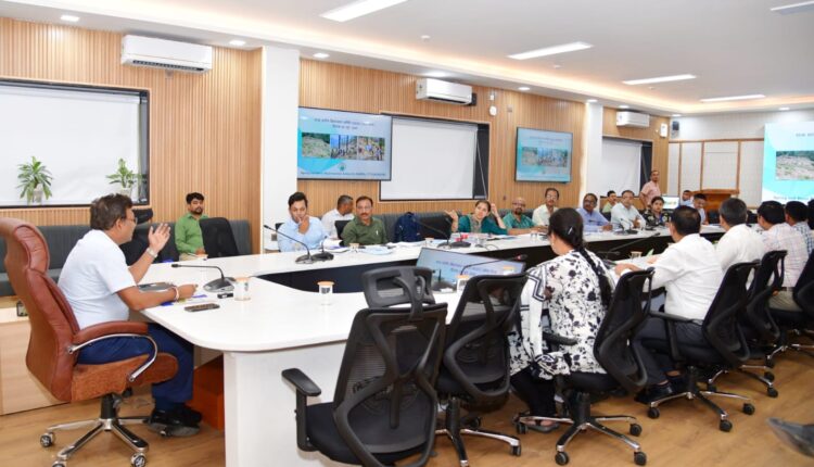 उत्तराखंड के सकल घरेलू उत्पाद (जीडीपी) को दोगुनी करने व रोजगार के नए अवसर उपलब्ध कराने के लिए प्रदेश सरकार ने विनिर्माण क्षेत्र में निवेश का रोडमैप तैयार