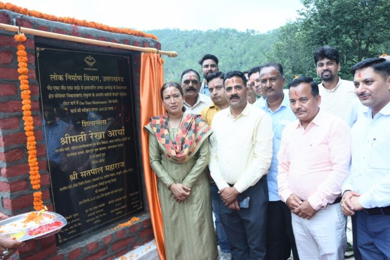 Problems of area residents will be resolved soon, government is doing development work: Rekha Arya
