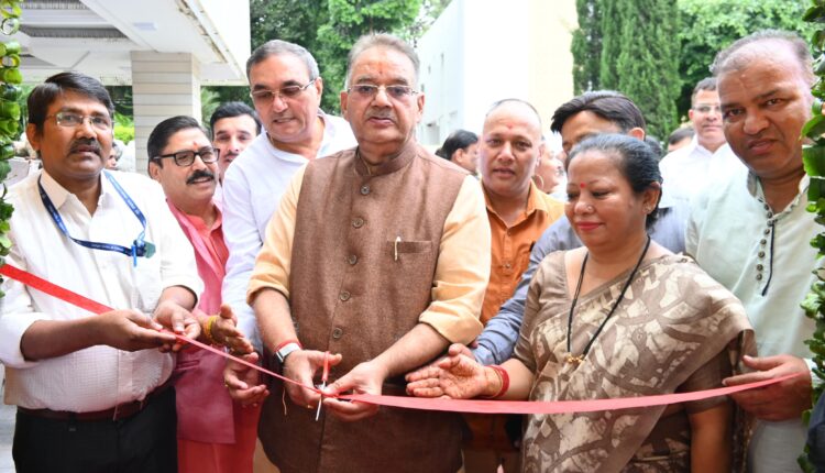Agriculture Minister Ganesh Joshi inaugurated the 6-day Silk Expo in Dehradun.