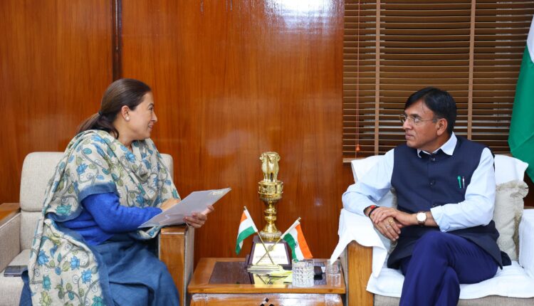State Sports Minister Rekha Arya met the Union Sports Minister, many topics related to organizing National Games were discussed.
