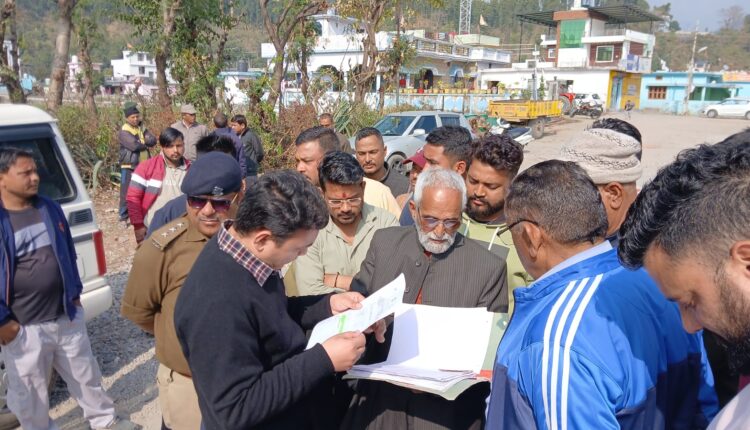After boycott of voting in Kesarwala, voting started with the activeness of District Magistrate, 10 votes were cast.