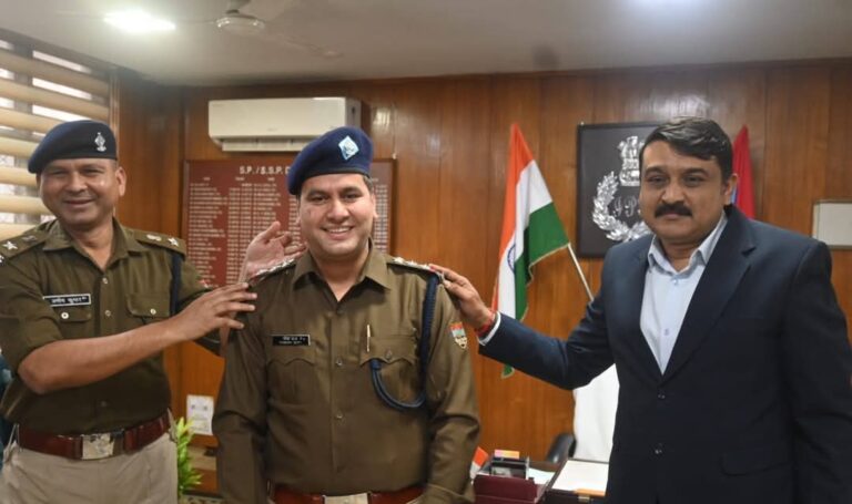 SSP Dehradun congratulated the promoted officers by conferring them with titles