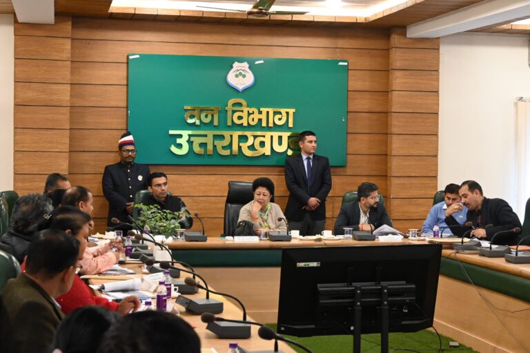 MP Mala Rajya Lakshmi Shah took the meeting of Dehradun District Development and Monitoring Committee