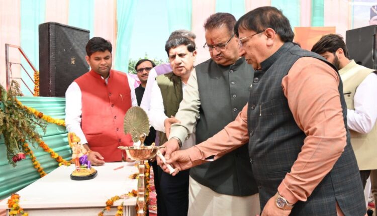 Roorkee Agriculture Minister Ganesh Joshi participated in the 'Developed India-Developed Uttarakhand' exhibition