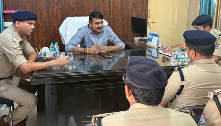 SSP Dehradun inspected Patel Nagar police station, instructed the employees to work with dedication