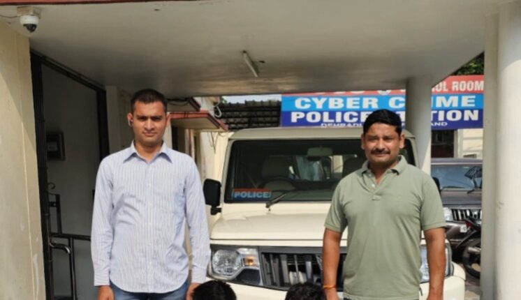 Two cyber thugs arrested from Faridabad, insurance fraud of Rs 39 lakhs from a woman revealed