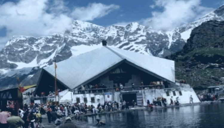 A female devotee died due to deteriorating health during Hemkund Yatra