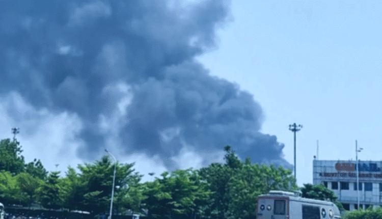 Air India's Dreamliner plane crashes soon after takeoff, 242 passengers on board - Former CM Vijay Rupani seriously injured