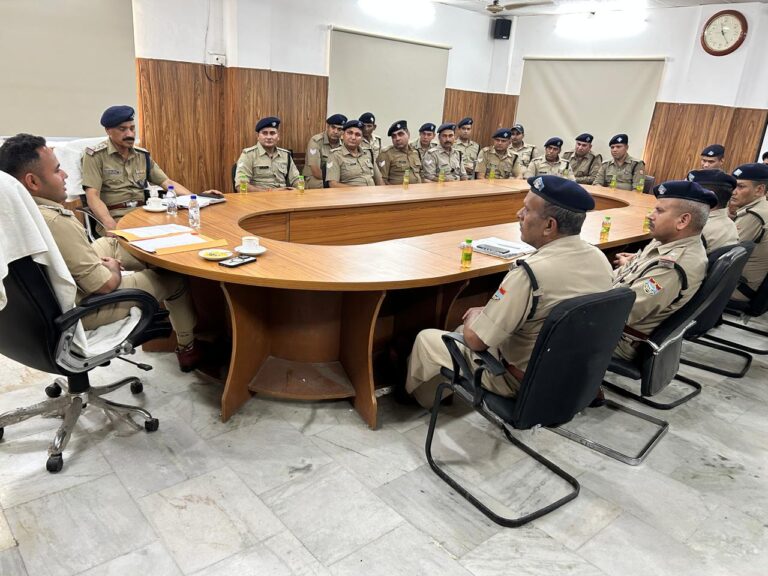 Conference at Dehradun Fire Station, CFO Abhinav Tyagi listened to the problems of the employees, gave instructions for better performance