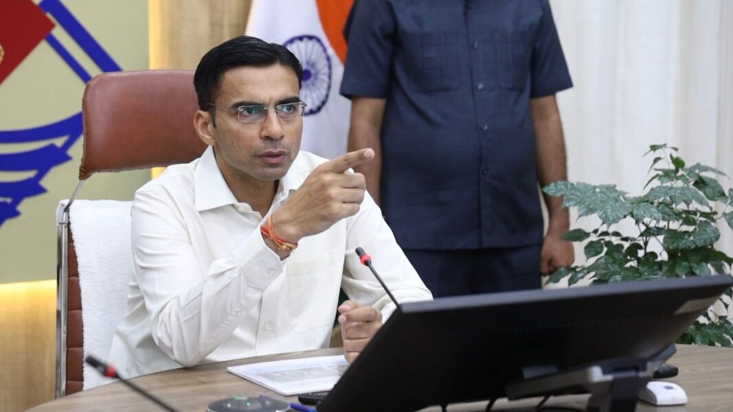 DM strict on procrastination in insurance amount, said - if payment is not made by June 16 then bank will be closed