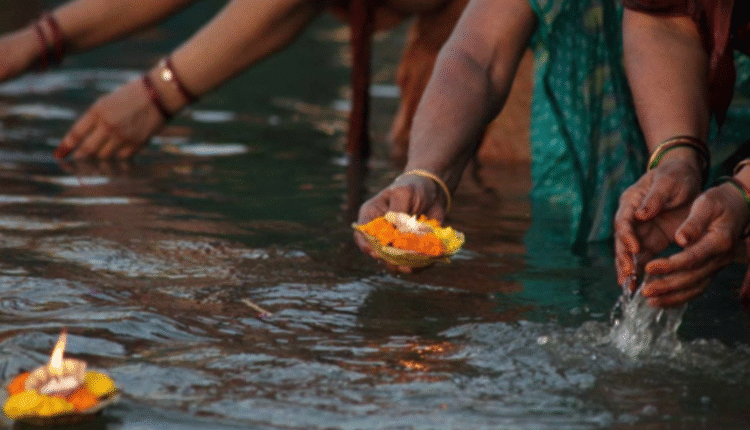 Ganga Dussehra 2025 A rare coincidence is happening after decades, bathing in Ganga, giving charity and penance will yield many times more results
