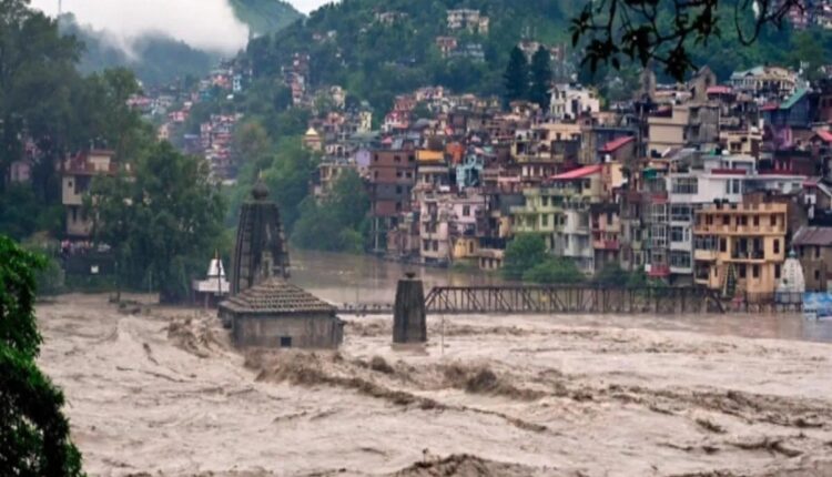Heavy Rain Continues in Uttarakhand, Orange Alert Issued for Several Districts