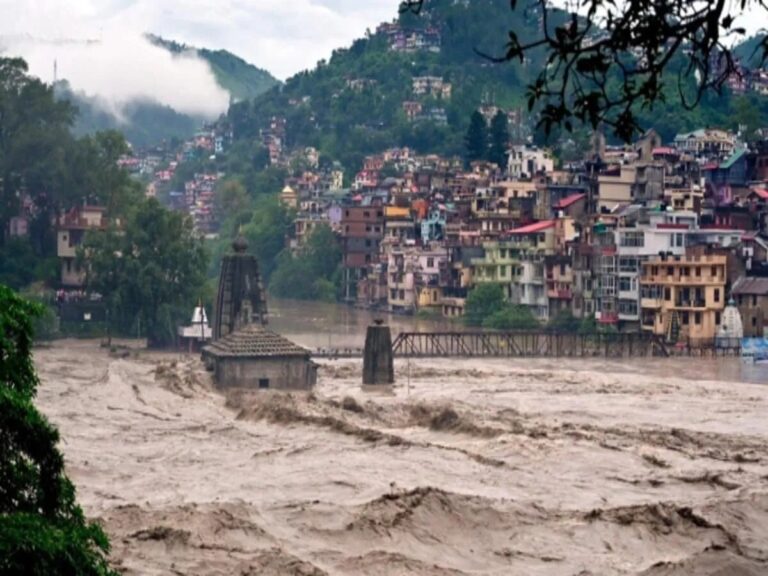 Heavy Rain Continues in Uttarakhand, Orange Alert Issued for Several Districts