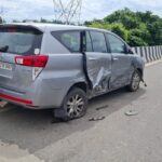 Horrific accident on Kangdi flyover; Max vehicle overturns after colliding with two cars.