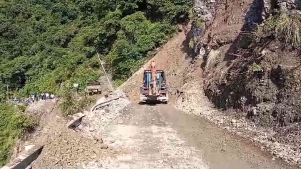 Even after the end of the monsoon, 8 roads remain closed in Uttarakhand; Pithoragarh is the worst affected.