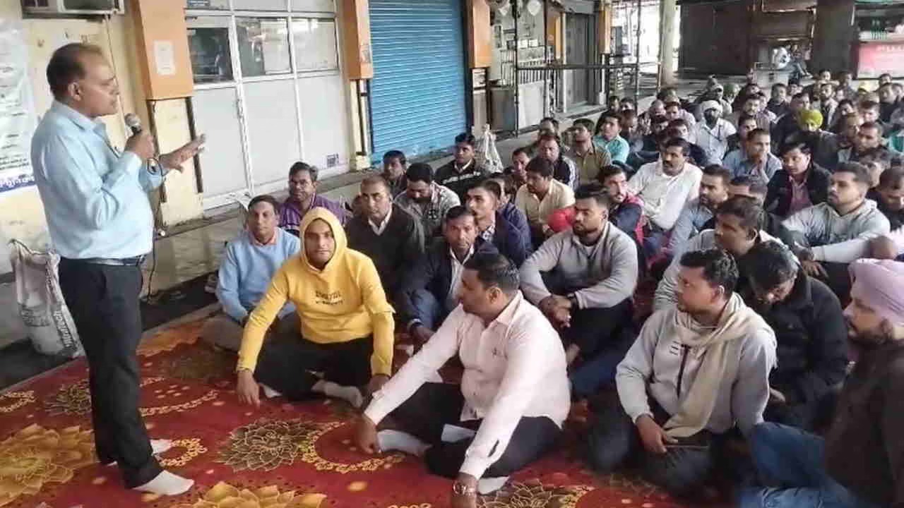Roadways employees begin an indefinite work boycott today; talks fail; MD issues strict instructions to officials.