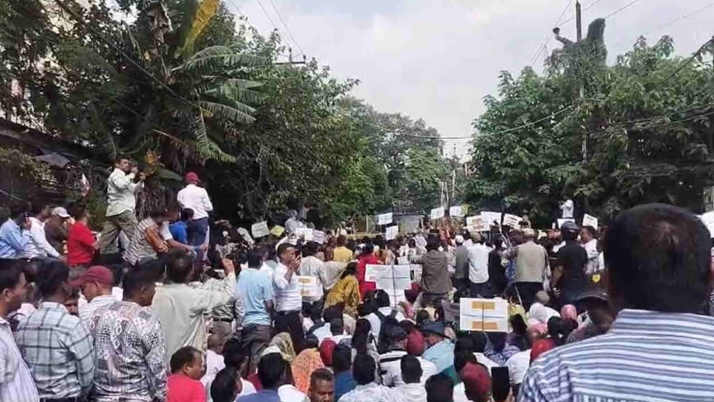 Village heads marching to the Secretariat to press for their demands clashed with the police.