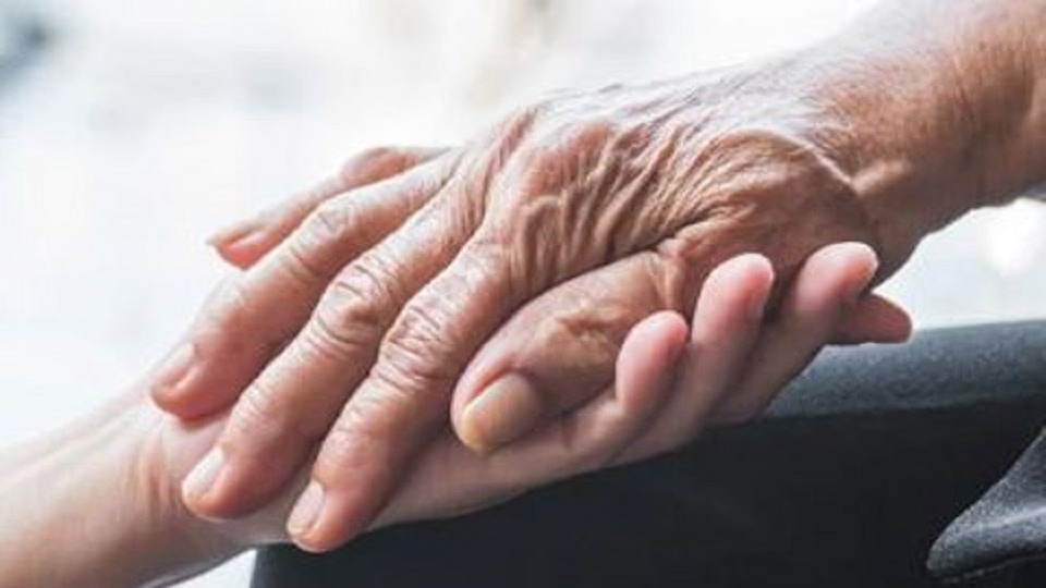 Elderly living alone face increased hardships; Difficulties range from queues at banks and hospitals to the challenges of travel.